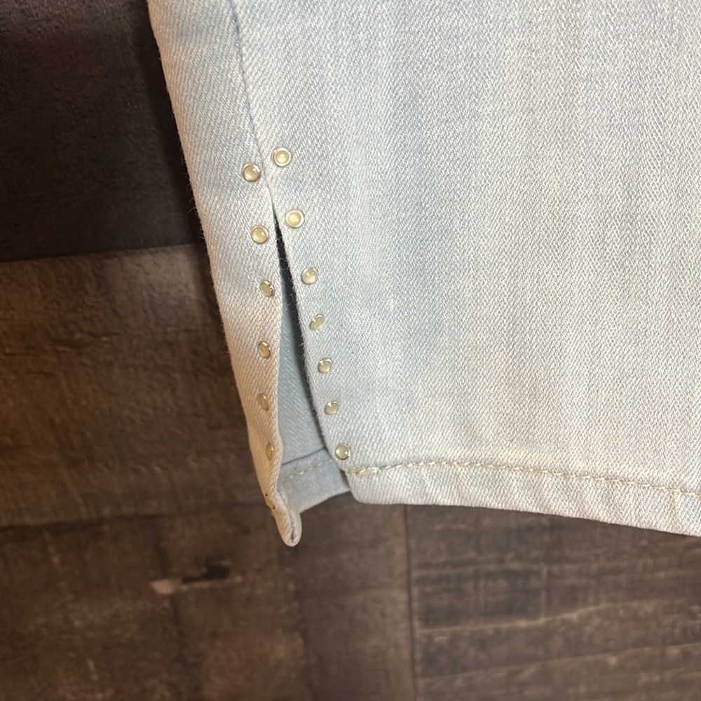 Light Blue Levi Classic Crop Jeans - Picture 4 of 8